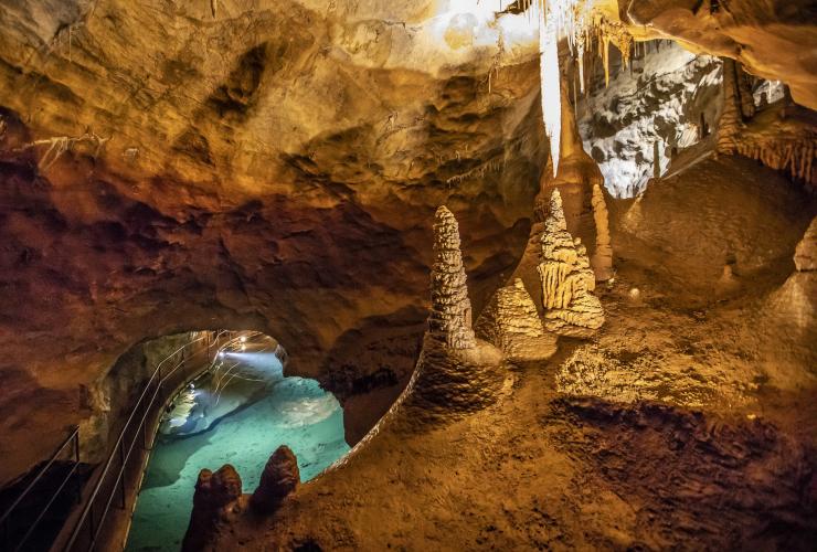 Hang Jenolan, vùng núi Blue Mountains, NSW © Destination NSW