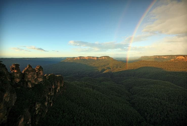 Bãi đá Ba Chị Em (Three Sisters), vùng núi Blue Mountains, NSW © Tourism Australia