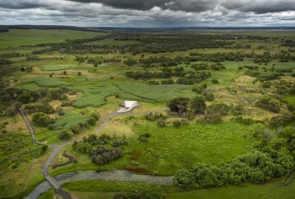 Ảnh chụp từ trên cao không gian xanh tươi của Cảnh quan Văn hóa Budj Bim, Tiểu bang Victoria © Tourism Australia