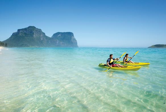 Chèo kayak trên Đảo Lord Howe, Tiểu bang New South Wales © Destination NSW