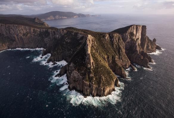 Cung đường Three Capes Track, Mũi Cape Pillar và The Blade, Tiểu bang Tasmania © Tasmania Parks and Wildlife Services