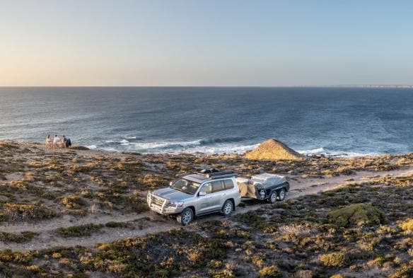 Driving along the coast of the Eyre Peninsula with Australian Coastal Safaris, Eyre Peninsula, South Australia © Tourism Australia 
