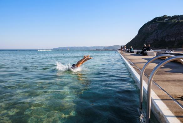 Hồ bơi nước mặn Merewether Ocean Baths, Newcastle, NSW © Destination NSW