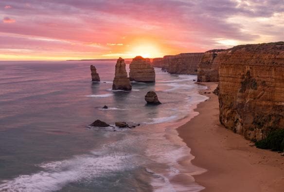 Oceania Tours and Safaris, Bãi đá 12 Vị Tông đồ, Cung đường Great Ocean Road, VIC © Tourism Australia