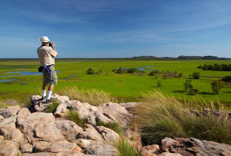 北領地卡卡杜國家公園的烏比爾觀景台（Ubirr lookout）©Bill Peach Journeys/Ewen Bell