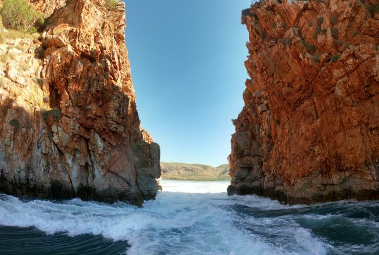 西澳州金伯利塔爾博特灣的水平瀑布©澳洲旅遊局/GoPro