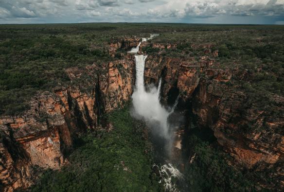 北領地卡卡杜的吉姆吉姆瀑布（Jim Jim Falls）©北領地旅遊局/Jarrad Seng