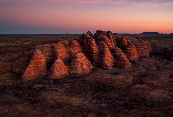 西澳州普爾努盧盧國家公園班古魯班古魯山脈在日落時分高空拍攝的影像©澳洲旅遊局