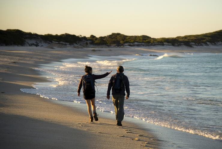 塔斯曼尼亞火焰灣（Bay of Fires）的wukalina Walk©澳洲旅遊局