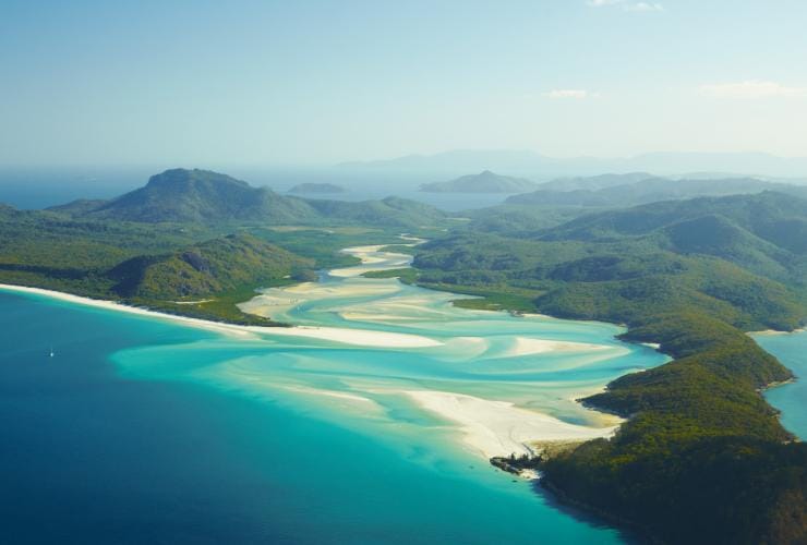 昆士蘭州聖靈群島的白天堂沙灘©澳洲旅遊局