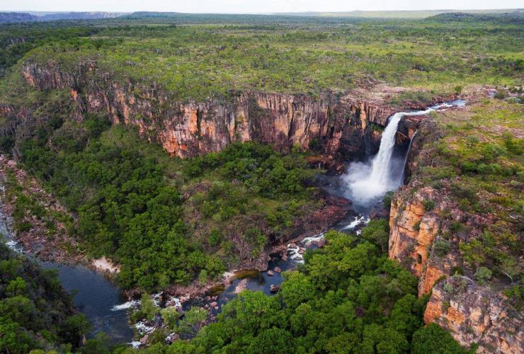北領地（Northern Territory）卡卡杜國家公園的吉姆吉姆瀑布©Kieran Stone