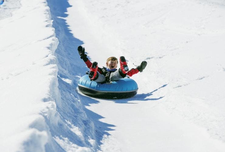維多利亞州佛斯奎克山雪胎滑行©Charlie Brown