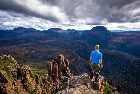 塔斯曼尼亞Mount Oakleigh Summit的搖籃山標誌性步行導賞©Tasmanian Walking Company/澳洲精彩徒步之旅